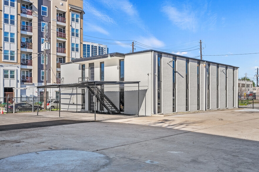 More Photos Of 2323 Caroline St, Houston Medical For Lease
