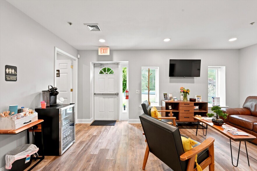 More Photos Of 103 Garris Rd, Downingtown Medical For Sale