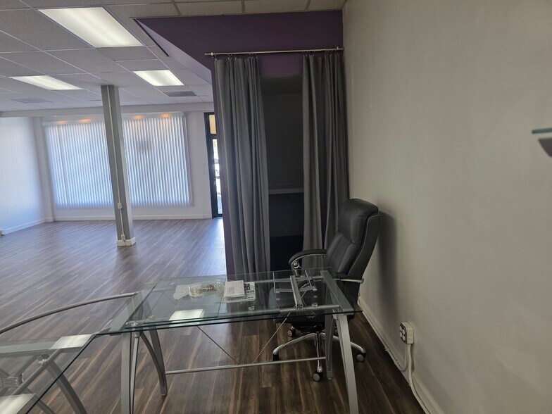 More Photos Of 125 S Glenoaks Blvd, Burbank General Retail For Lease