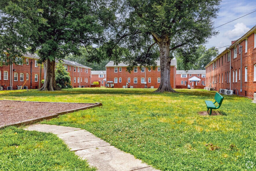 More Photos Of 9 Seminole Dr, Portsmouth Apartments For Sale