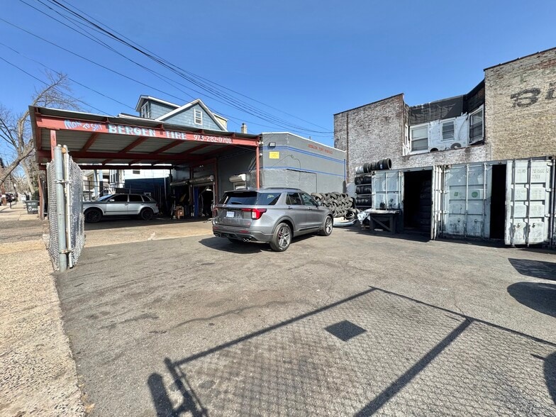 More Photos Of 973 Bergen St, Newark Auto Repair For Sale