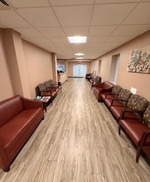 More Photos Of 5420 Olney Laytonsville Rd, Olney Auto Dealership For Lease