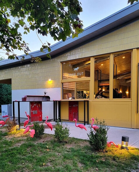 More Photos Of 261 Tinker St, Woodstock Restaurant For Sale