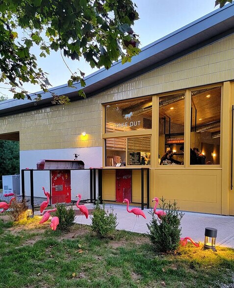 More Photos Of 261 Tinker St, Woodstock Restaurant For Sale