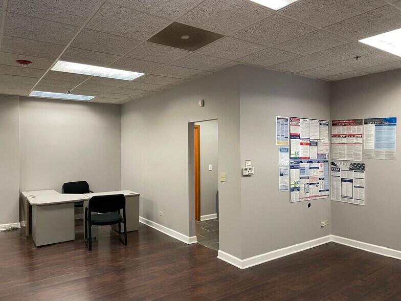 More Photos Of 1881 Commerce Dr, Elk Grove Village Office For Lease