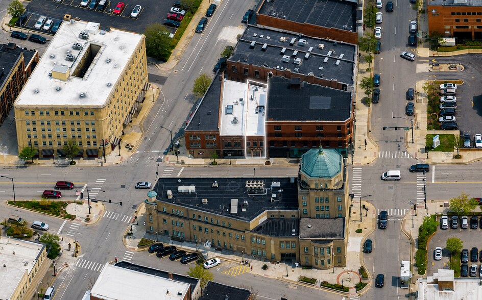 More Photos Of 9 E University Ave, Champaign Storefront Retail Office For Lease