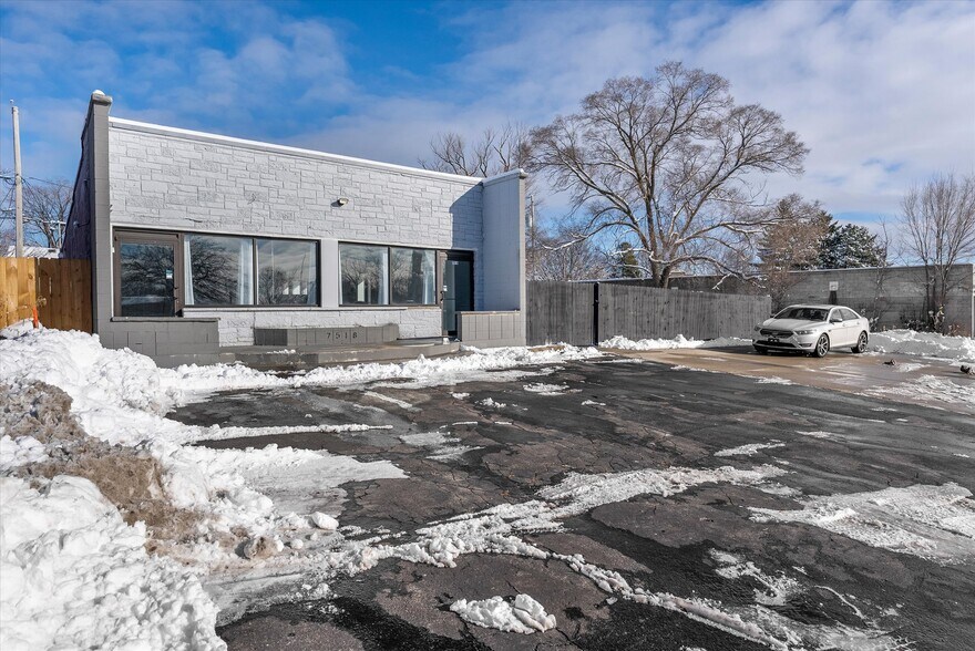 More Photos Of 7518 W Fond Du Lac Ave, Milwaukee Freestanding For Sale