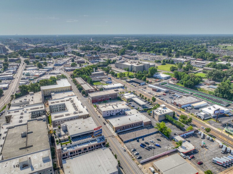 More Photos Of 405 Monroe Ave, Memphis Showroom For Sale