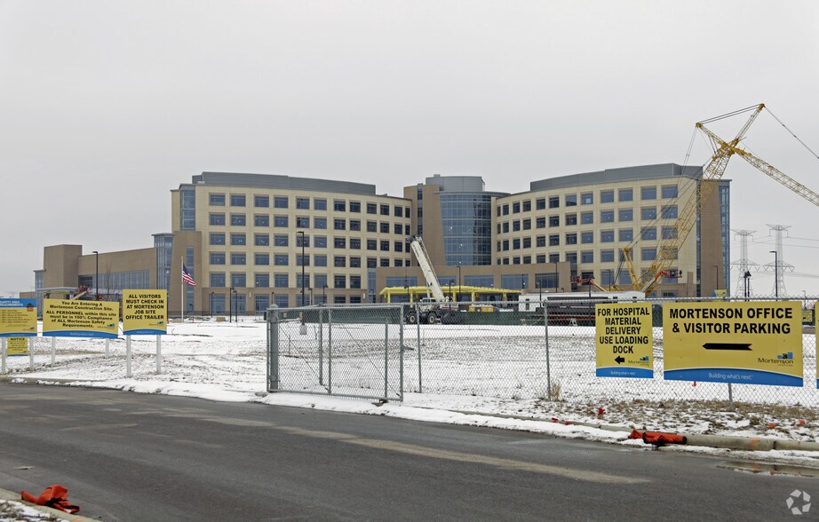 More Photos Of 1890 Silver Cross Blvd, New Lenox Office For Sale