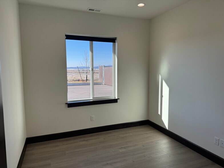 More Photos Of 3141 Bellanca, Hayden Industrial For Lease