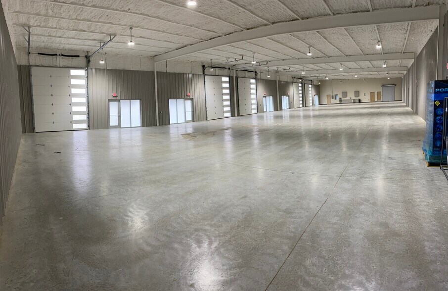 More Photos Of 257 County Road 214, Liberty Hill Warehouse For Lease