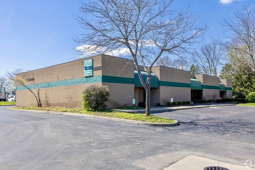 Primary Photo Of 12960 Stonecreek Dr, Pickerington Warehouse For Lease