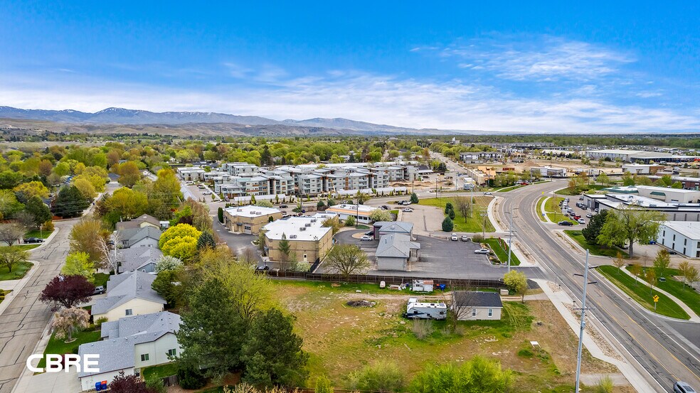 More Photos Of 1442 E State St, Eagle Land For Lease