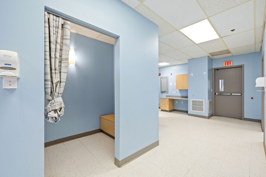 More Photos Of 1637 Mineral Spring Ave, North Providence Medical For Lease