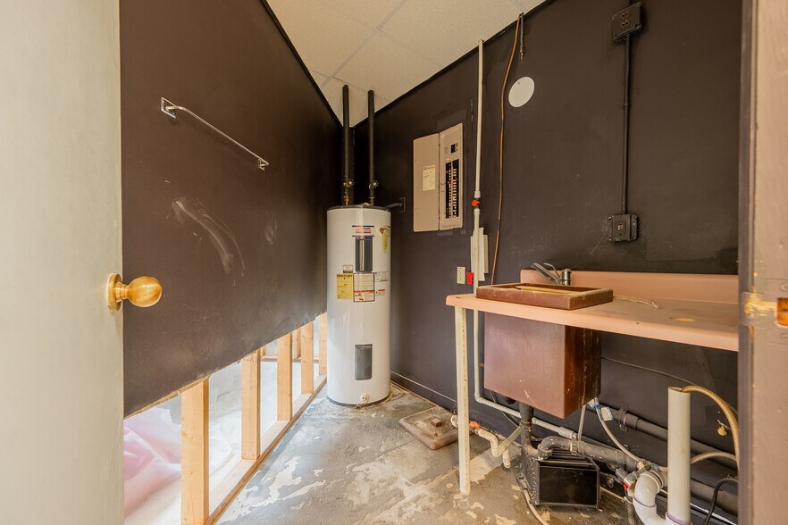 More Photos Of 65 E Main St, Pulaski Loft Creative Space For Sale