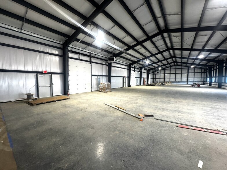 More Photos Of 8343 Masters Rd, Indianapolis Flex For Lease