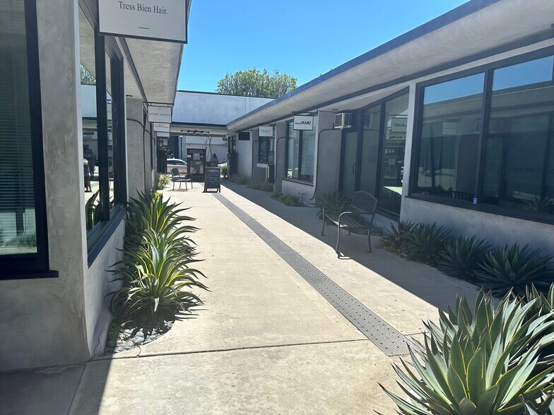 More Photos Of 3601-3609 1/2 W Magnolia Blvd, Burbank Storefront Retail Office For Lease