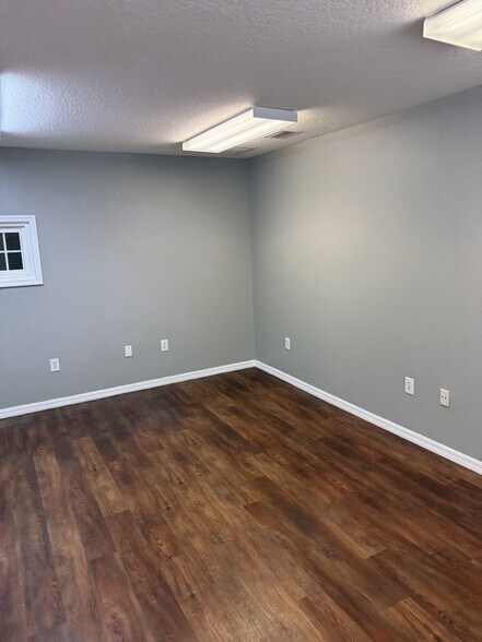 More Photos Of 3111 Skyway Cir, Melbourne Warehouse For Lease