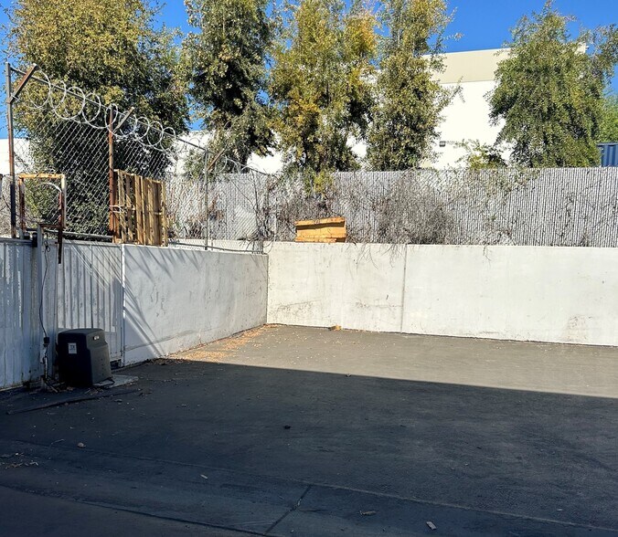 More Photos Of 13825 Magnolia Ave, Chino Warehouse For Lease
