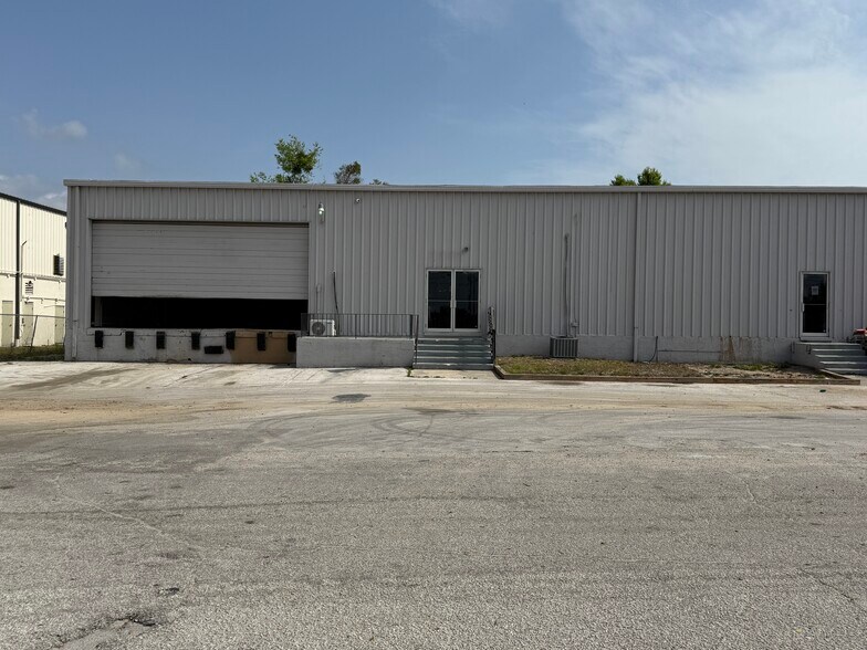 More Photos Of 1750 S Ronald Reagan Blvd, Altamonte Springs Warehouse For Lease