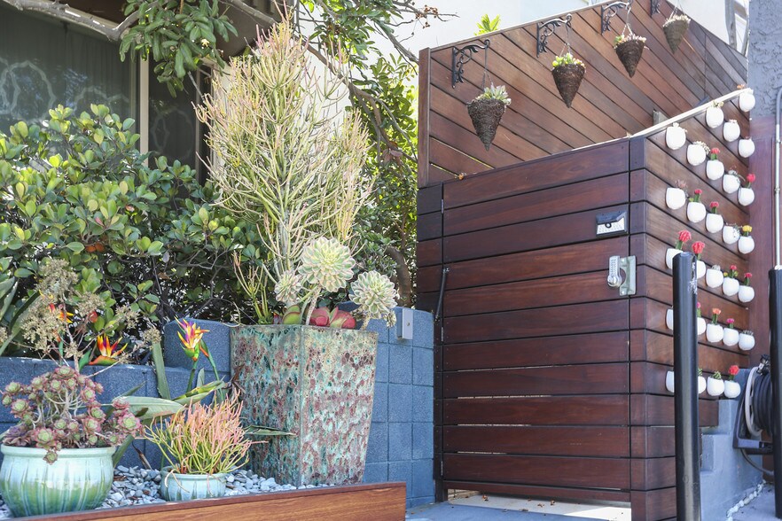 More Photos Of 472 Rosecrans Ave, Manhattan Beach Apartments For Sale