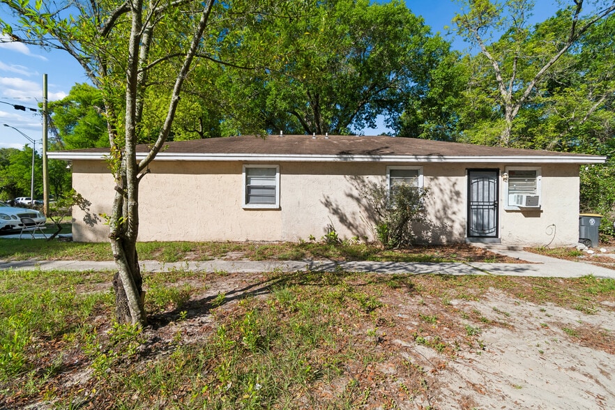 More Photos Of 1061 Alderside St, Jacksonville Multifamily For Sale