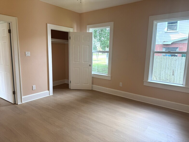 More Photos Of 904 E Moody Blvd, Bunnell Office For Lease