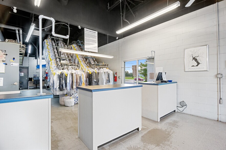 More Photos Of 4314 Henderson Dr, Jacksonville Freestanding For Sale