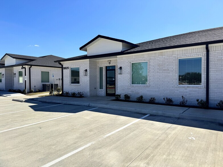 More Photos Of 18920 Kuykendahl Rd, Spring Office For Lease