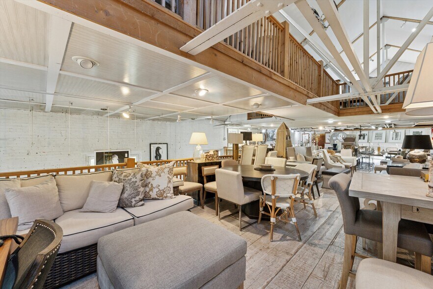 More Photos Of 53 N Sea Rd, Southampton Freestanding For Sale