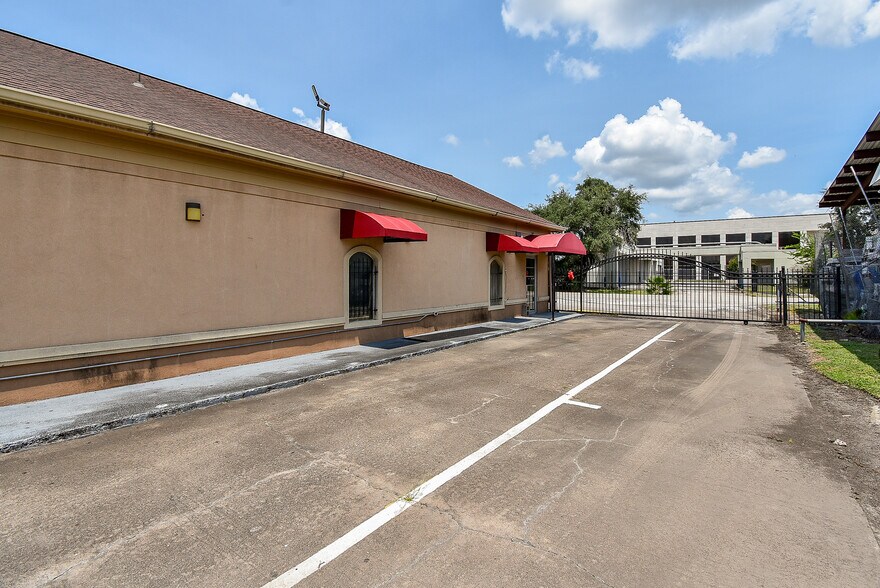 More Photos Of 9527 Ponderosa Ln, Houston Medical For Lease