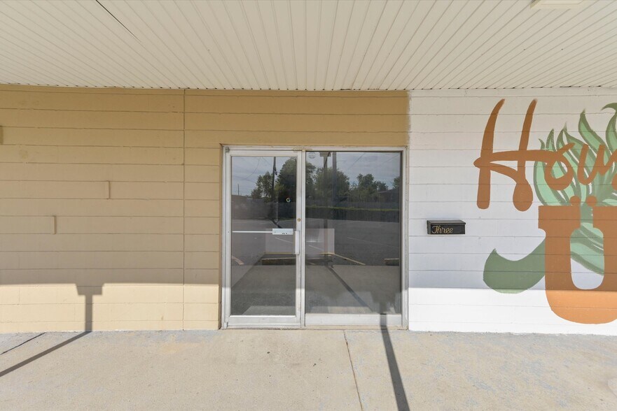 More Photos Of 3414 Dorr St, Toledo Flex For Lease