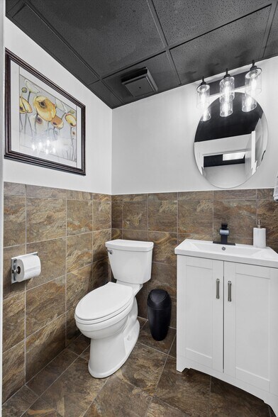More Photos Of 414 Plaza Dr, Westmont Office For Sale