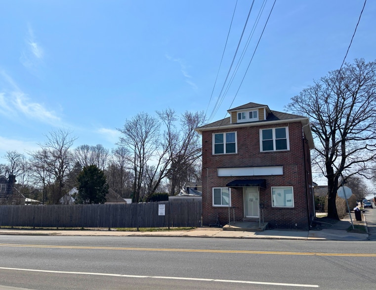 Primary Photo Of 149 Depot Rd, Huntington Station Freestanding For Sale