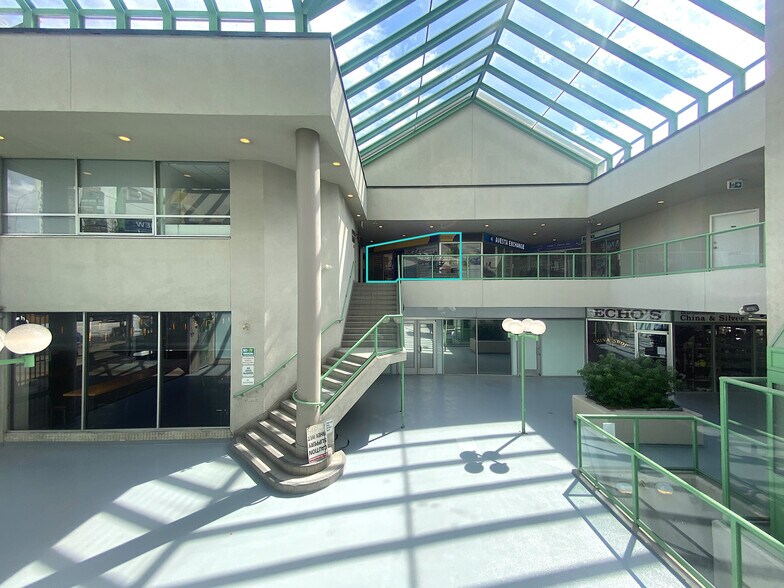More Photos Of 1433 Lonsdale Ave, North Vancouver Storefront For Sale