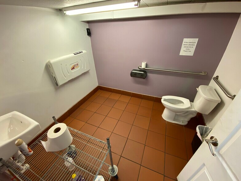 More Photos Of 121 S Henderson St, Rusk Restaurant For Sale