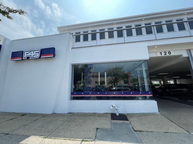 More Photos Of 120 W Park Ave, Long Beach Office For Sale