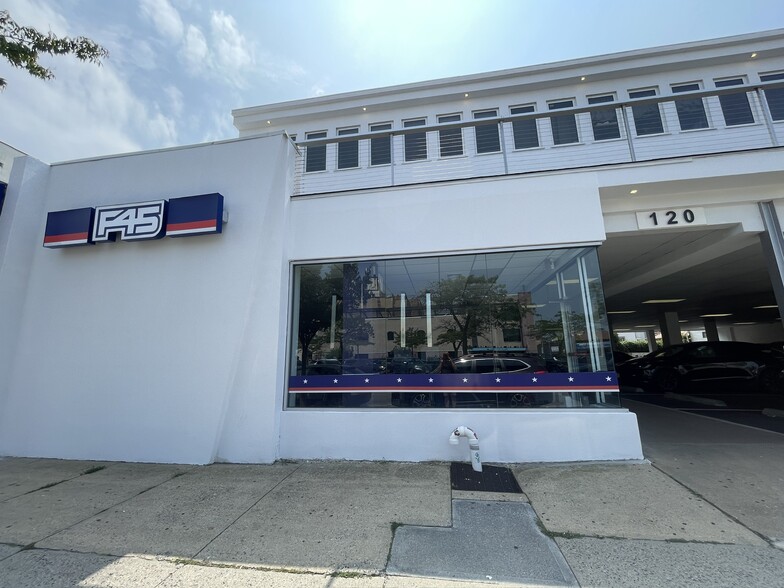 More Photos Of 120 W Park Ave, Long Beach Office For Sale