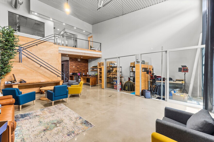 More Photos Of 1330 Rayford Park Rd, Spring Loft Creative Space For Lease