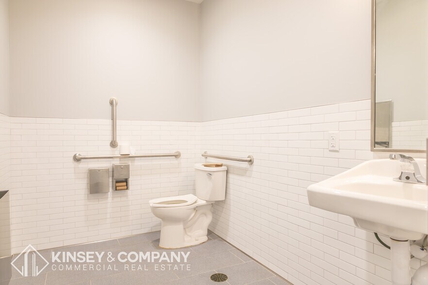 More Photos Of 3247 S Lincoln St, Englewood Medical For Lease