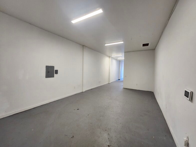 More Photos Of 10209 S Central Ave, Los Angeles Convenience Store For Sale