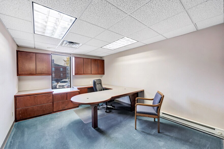 More Photos Of 414 S Jefferson St, Green Bay Office For Sale