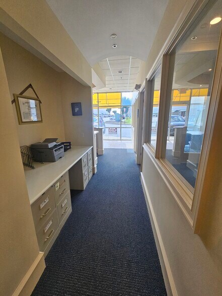 More Photos Of 833 Lincoln Ave, West Chester Light Distribution For Sale