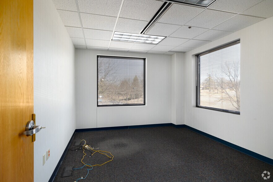 More Photos Of 1122 Town & Country Commons, Chesterfield Office For Sale