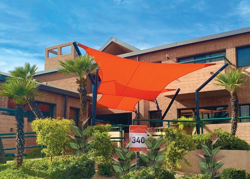 More Photos Of 2025 N 3rd St, Phoenix Unknown For Lease