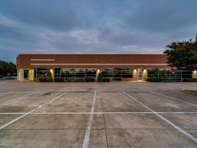 More Photos Of 689 Airport Fwy, Hurst Office For Lease