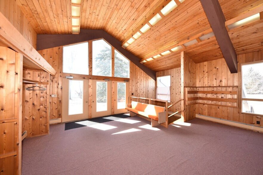 More Photos Of 1425 E Monroe Ave, Hartford Flex For Sale