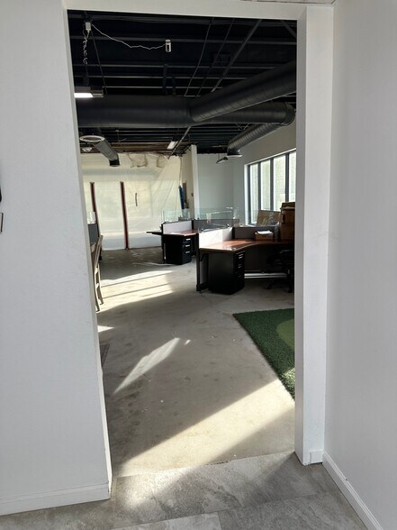 More Photos Of 77530 Enfield Ln, Palm Desert Showroom For Sale