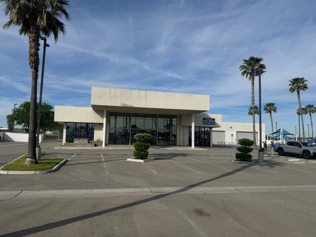 More Photos Of 4625 Wible Rd, Bakersfield Auto Dealership For Lease