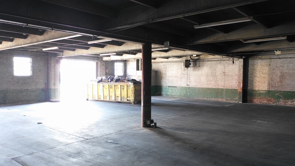 More Photos Of 35 Bowne St, Brooklyn Warehouse For Lease